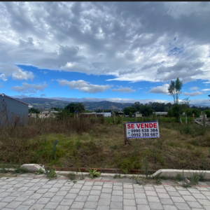 SE VENDE TERRENO DE 220 METROS EN EL SECTOR YARUQUI- OTON DE VELEZ