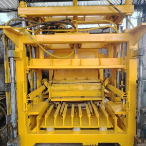 MAQUINA DE FABRICACION DE ADOQUIN INDUSTRIAL